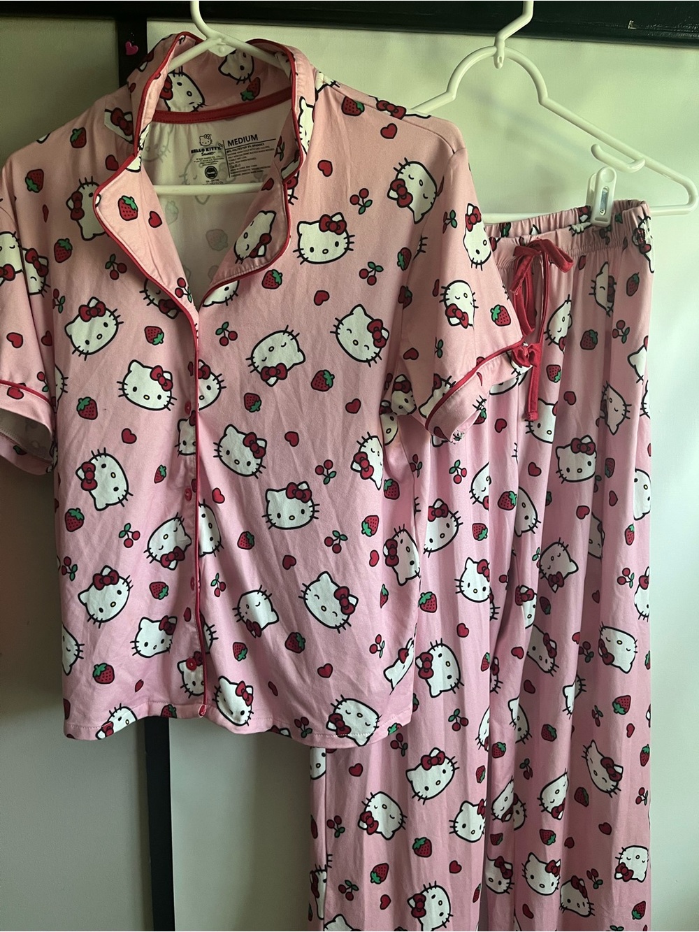 Hello Kitty Pink Kids Pajama Set woman’s medium